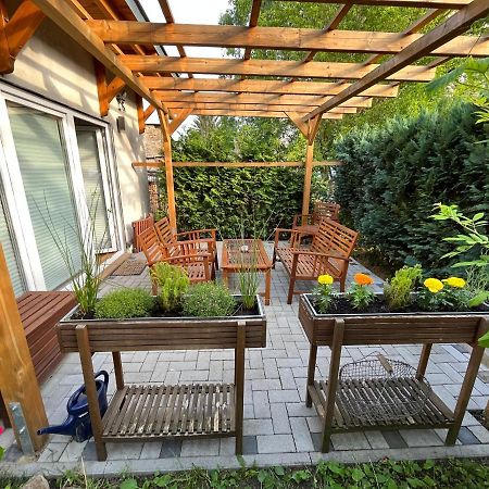 Ferienwohnung Im Stadtzentrum Von Bernau - Komfortable Wohnung Mit 2 Zimmern, Bad, Spuelmaschine, Waschmaschine, Komplette Kueche, Wlan, Terrasse, Ruhige Lage Бернау бай Берлин Екстериор снимка