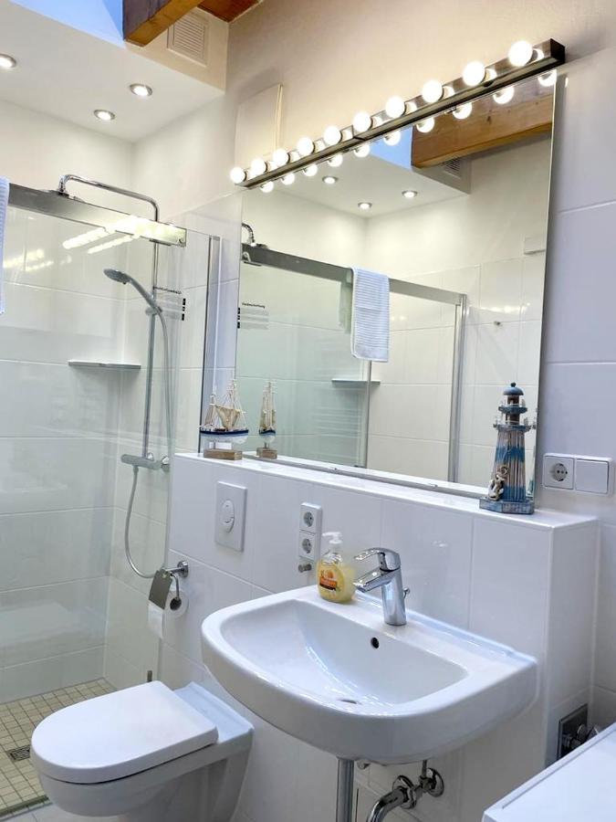 Ferienwohnung Im Stadtzentrum Von Bernau - Komfortable Wohnung Mit 2 Zimmern, Bad, Spuelmaschine, Waschmaschine, Komplette Kueche, Wlan, Terrasse, Ruhige Lage Бернау бай Берлин Екстериор снимка