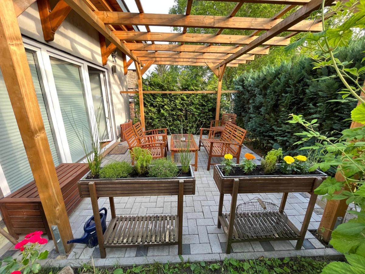 Ferienwohnung Im Stadtzentrum Von Bernau - Komfortable Wohnung Mit 2 Zimmern, Bad, Spuelmaschine, Waschmaschine, Komplette Kueche, Wlan, Terrasse, Ruhige Lage Бернау бай Берлин Екстериор снимка